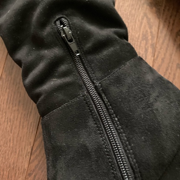 Chinese Laundry over the knee black suede boots! Size 7, 23” tall (incl 3” heel) - Picture 4 of 4